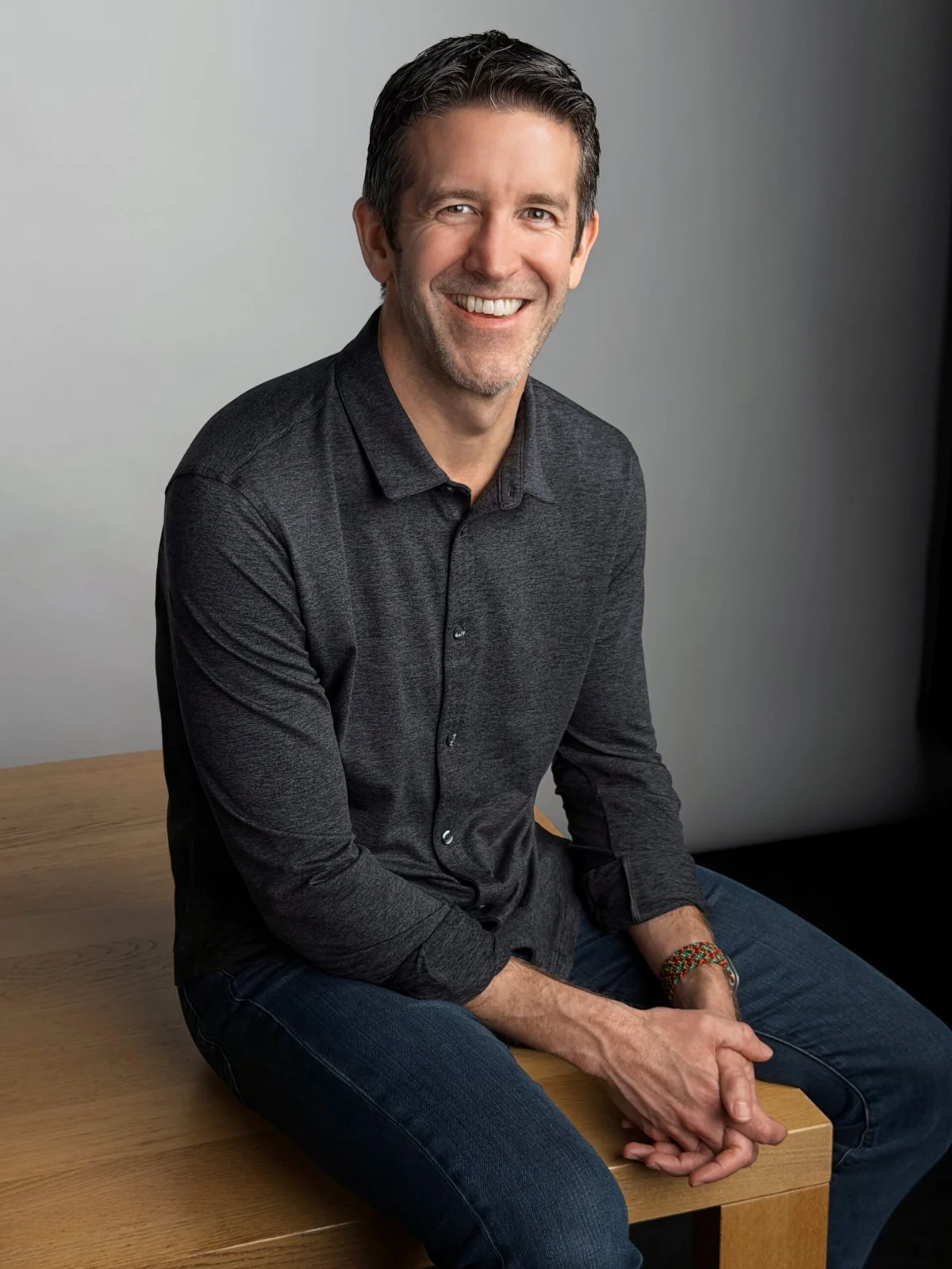 Apple Announces Leadership Transition: Tim Cook to Step Down as CEO in 2026, John Ternus to Assume Top Role