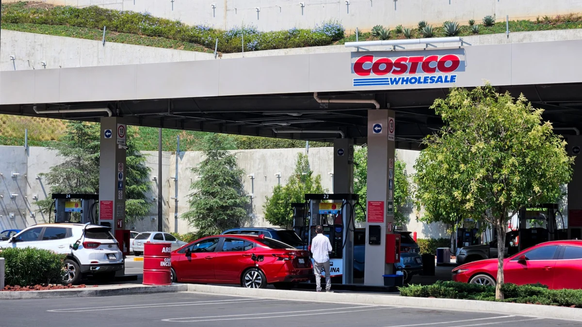 Costco Navigates Economic Headwinds: Soaring Oil Prices Boost Gas Sales, Tariff Refunds Expected