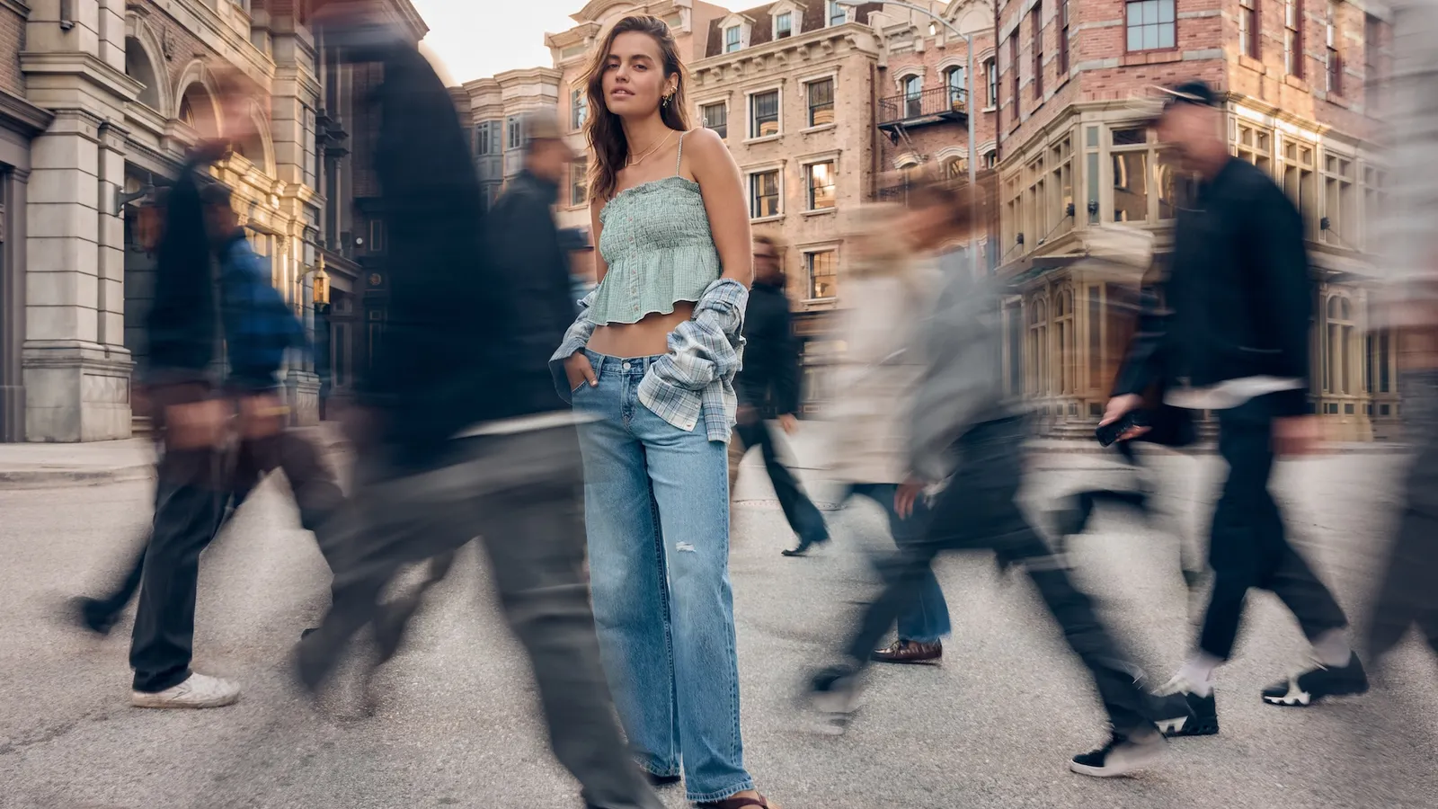 American Eagle Ignites Back-to-School Season with Star Power, Mall Revival, and Campus Immersion