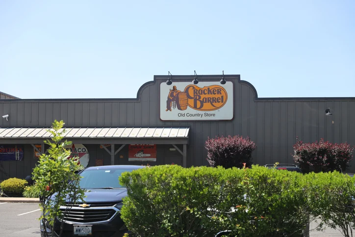Leadership Transitions and Corporate Controversies: Cracker Barrel, Taylor Farms, and the Shifting Digital Landscape
