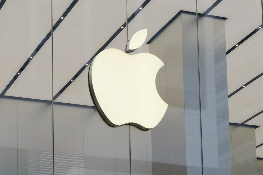 Strategic Communication in the Age of AI and Social Media Lessons from Apple Starbucks and the Evolving Crisis Landscape