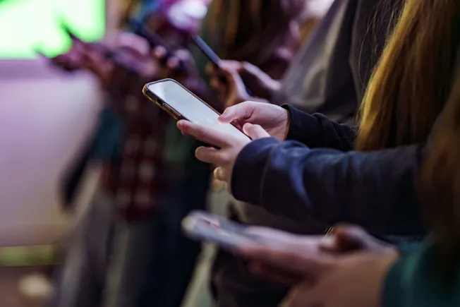 The Paradox of Social Commerce: High Discovery, Low Trust, and the Fragmented Customer Journey
