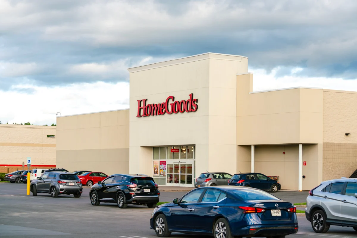 North American E-commerce Giants Report Mixed Fiscal Q2 Earnings Amidst Digital Evolution and AI Integration