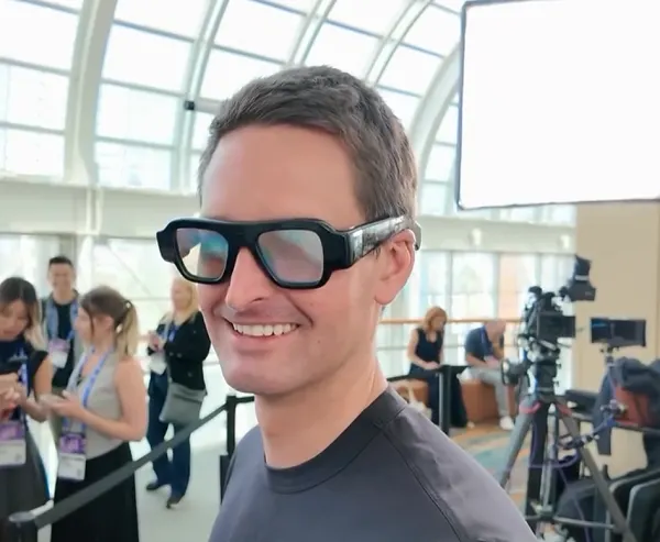 Snap Inc. Navigates User Growth Challenges and Strategic Bets on AR with Q2 2026 Financial Results