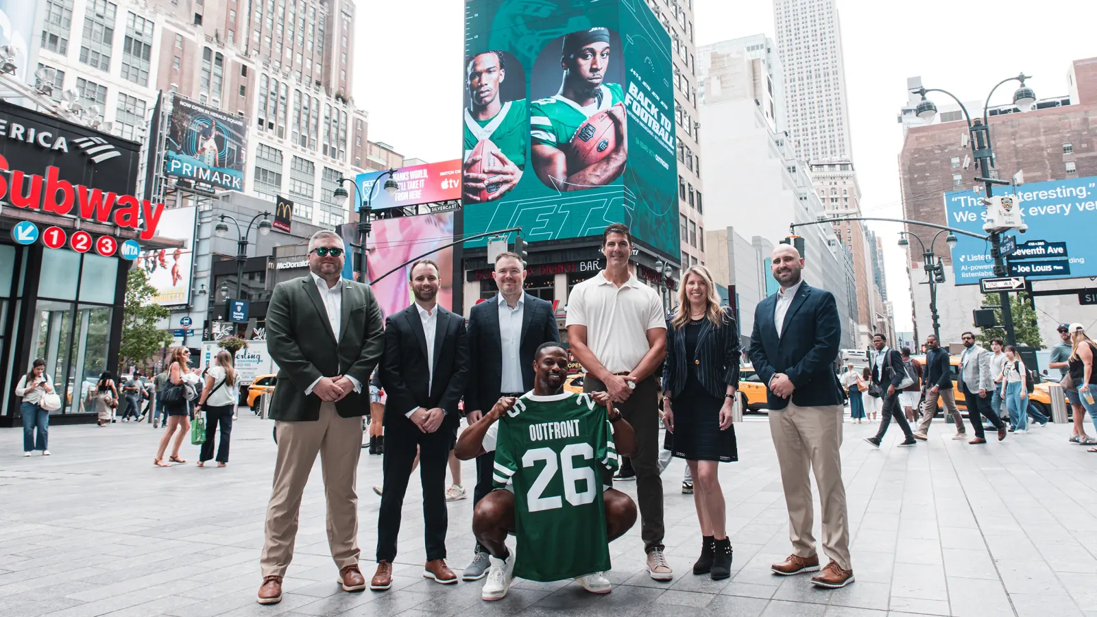 New York Jets Embrace "IRL Media" with Outfront Partnership to Amplify Fan Engagement and Brand Visibility